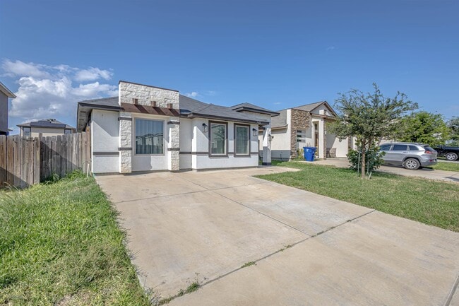 3622 Octavia Dr in Laredo, TX - Building Photo - Building Photo