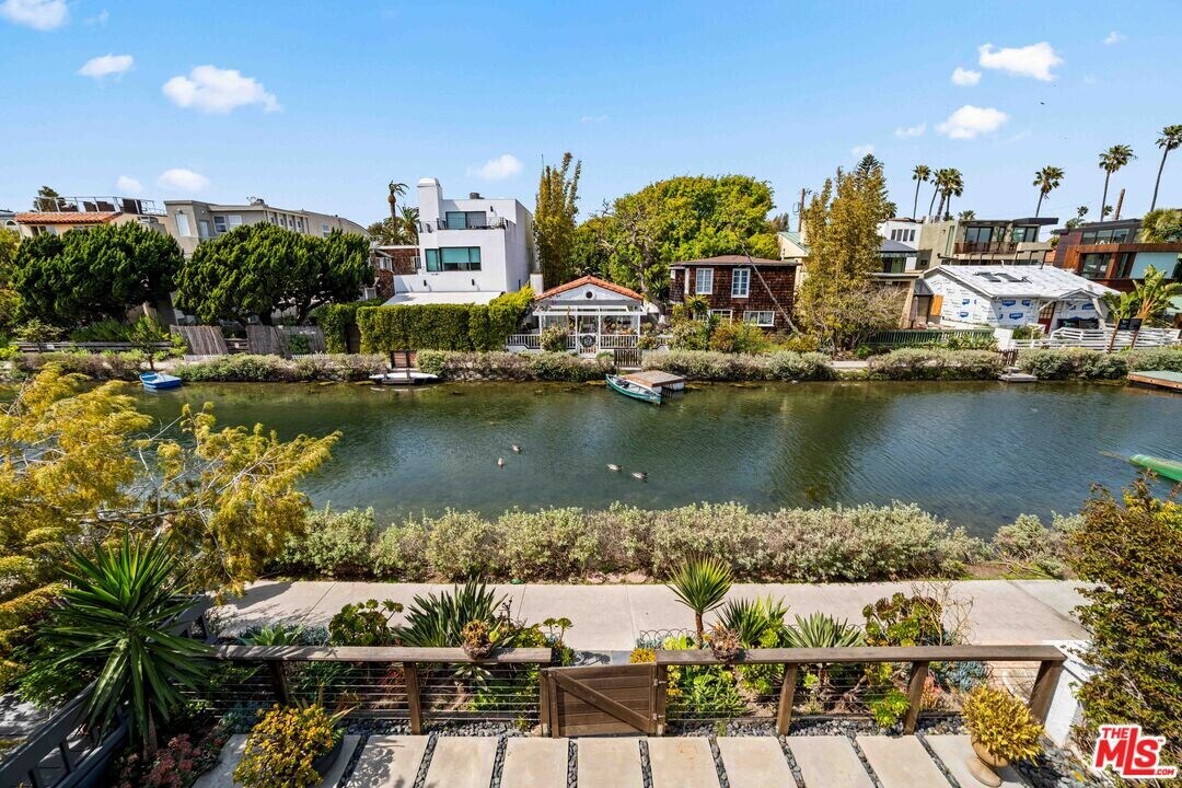 434 Sherman Canal in Los Angeles, CA - Building Photo