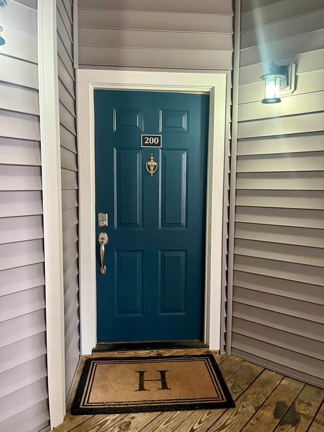 20417 Riverbend Sq, Unit Spacious Bright Condo in Sterling
