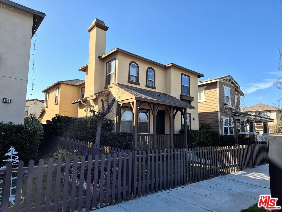 383 Silk Tree Ave in Ventura, CA - Building Photo