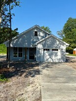 306 Bynum Ave in Maysville, NC - Building Photo