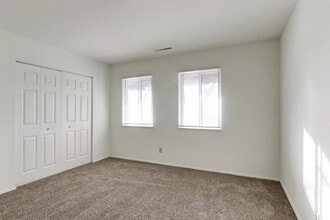 Elkhart Green Apartments in Elkhart, IN - Building Photo - Building Photo