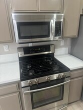 374 N Ave 57, Unit 8 in Los Angeles, CA - Building Photo - Building Photo