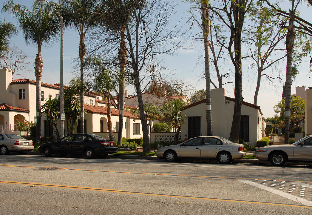 388 S Marengo Ave in Pasadena, CA - Building Photo