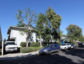 Kingsbury Villas Apartments in Granada Hills, CA - Building Photo - Building Photo