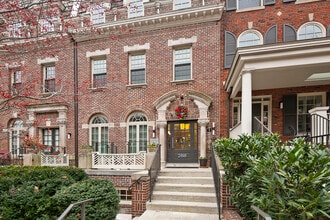 2818 Connecticut Ave NW, Unit #3 in Washington, DC - Foto de edificio - Building Photo