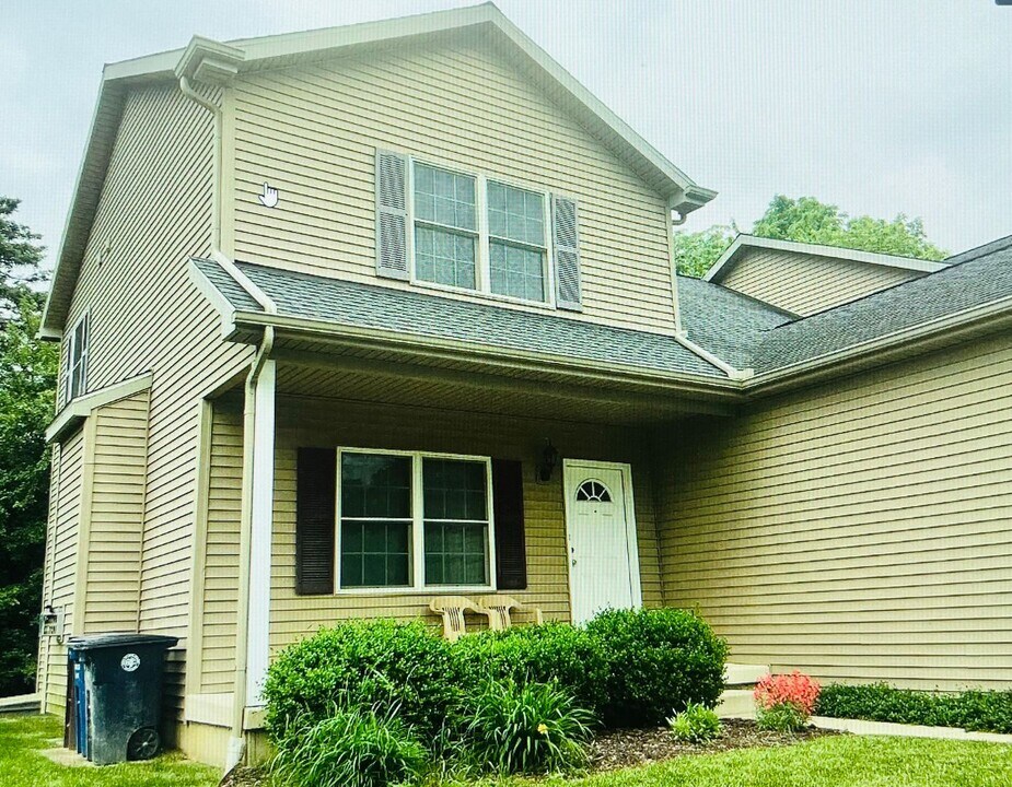 3025 Charing Cross Rd in Ann Arbor, MI - Building Photo
