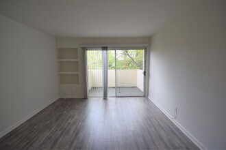 15007 Burbank Blvd, Unit 207 in Los Angeles, CA - Building Photo - Building Photo