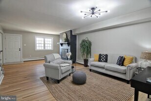 2705 Walnut Ridge Dr in Pottstown, PA - Building Photo