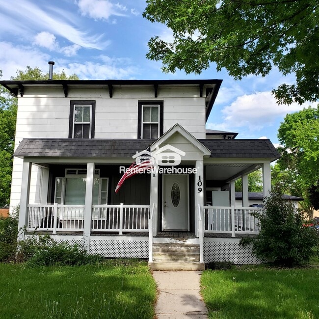 property at 109 4th Ave SE