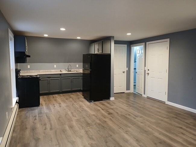 4 Cushing Rd, Unit Apt 3 in Friendship, ME - Building Photo - Building Photo