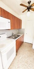 1051 NE 155th St in North Miami Beach, FL - Building Photo - Building Photo