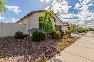 4437 W Magdalena Ln in Phoenix, AZ - Building Photo - Building Photo