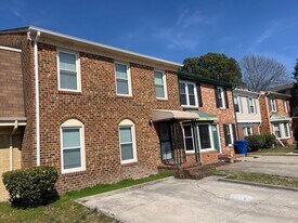 4058 Thomas Jefferson Dr in Virginia Beach, VA - Building Photo