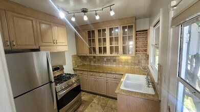 5025 Cahuenga Blvd, Unit 5025 in North Hollywood, CA - Building Photo - Building Photo