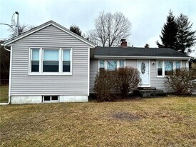 30 Fulton Dr in Groton, CT - Building Photo