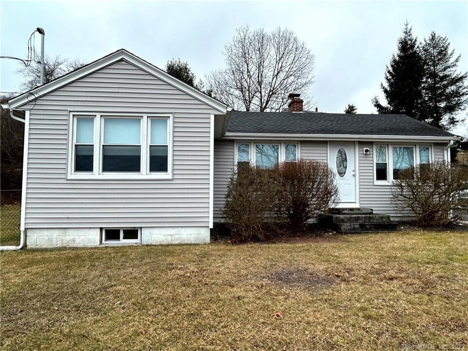 30 Fulton Dr in Groton, CT - Building Photo