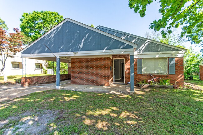 property at 1024 Grenada Dr