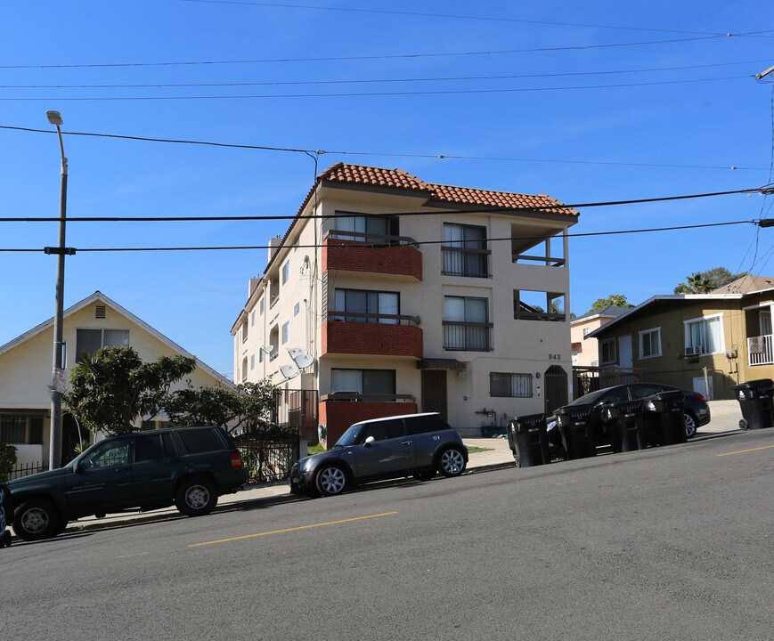 943 Centennial St in Los Angeles, CA - Foto de edificio