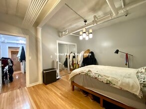 465 Park Dr, Unit 8 in Boston, MA - Foto de edificio - Building Photo
