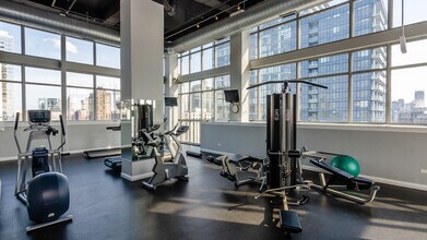 230 W Division St in Chicago, IL - Building Photo - Building Photo