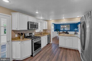 247 Lawnside Ave in Collingswood, NJ - Building Photo