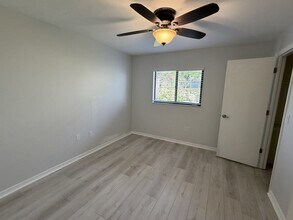 8434 Cypress Lake Cir in Sarasota, FL - Building Photo - Building Photo