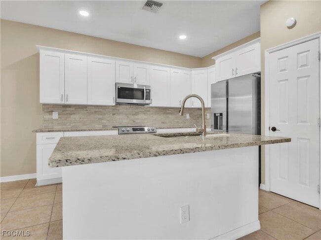 3413 Dandolo Cir in Cape Coral, FL - Building Photo - Building Photo