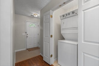 1477 N Donahue Dr in Auburn, AL - Building Photo - Building Photo