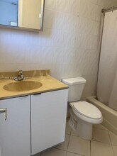 25 NW 48th Pl-Unit -3 in Miami, FL - Building Photo - Building Photo