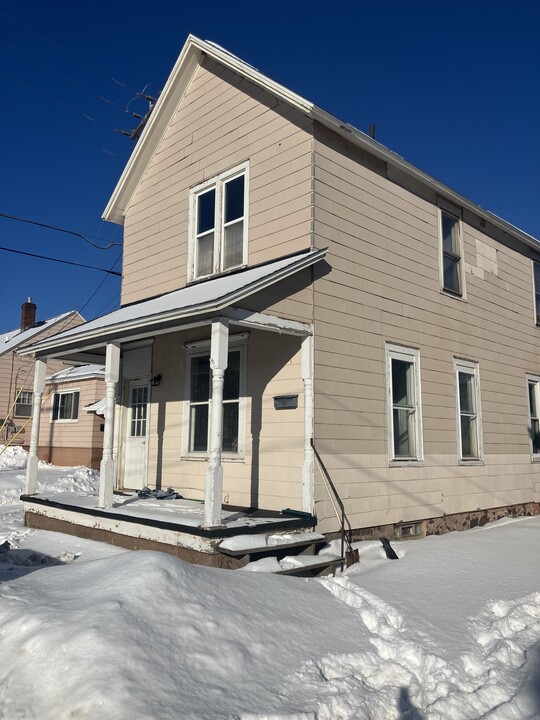 511 E Empire St in Ishpeming, MI - Building Photo