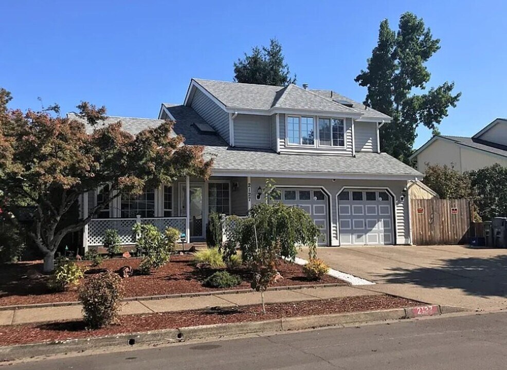 2127 Assumption St in Eugene, OR - Building Photo