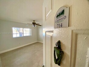 3670 N 56th Ave in Hollywood, FL - Foto de edificio - Building Photo