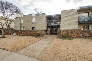 The Gardens Apartments in Dallas, TX - Building Photo