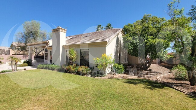 902 E Desert Flower Ln in Phoenix, AZ - Building Photo - Building Photo