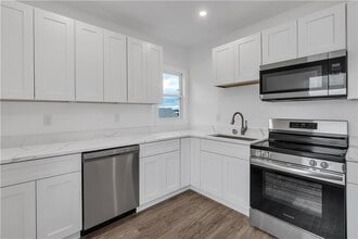 1320 Elmwood Ave in Cranston, RI - Building Photo - Building Photo