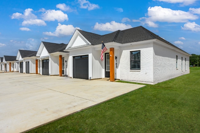 221 Indigo Ln in Monroe, LA - Foto de edificio - Building Photo