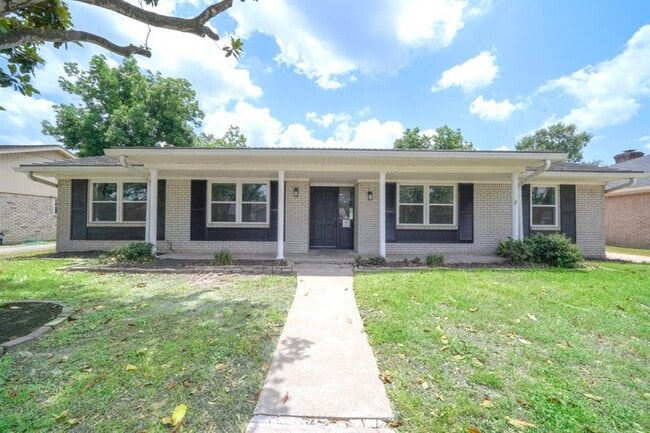 5915 Valkeith Dr