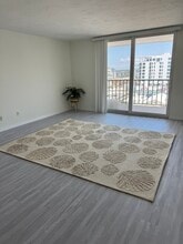101 S Gulfstream Ave, Unit 15B in Sarasota, FL - Building Photo - Building Photo