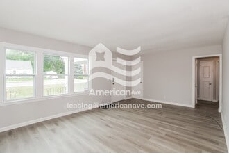 8375 Pippin Rd in Cincinnati, OH - Building Photo - Building Photo