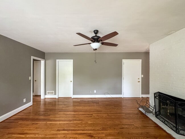 318 Fairwood Ct in Fayetteville, NC - Foto de edificio - Building Photo