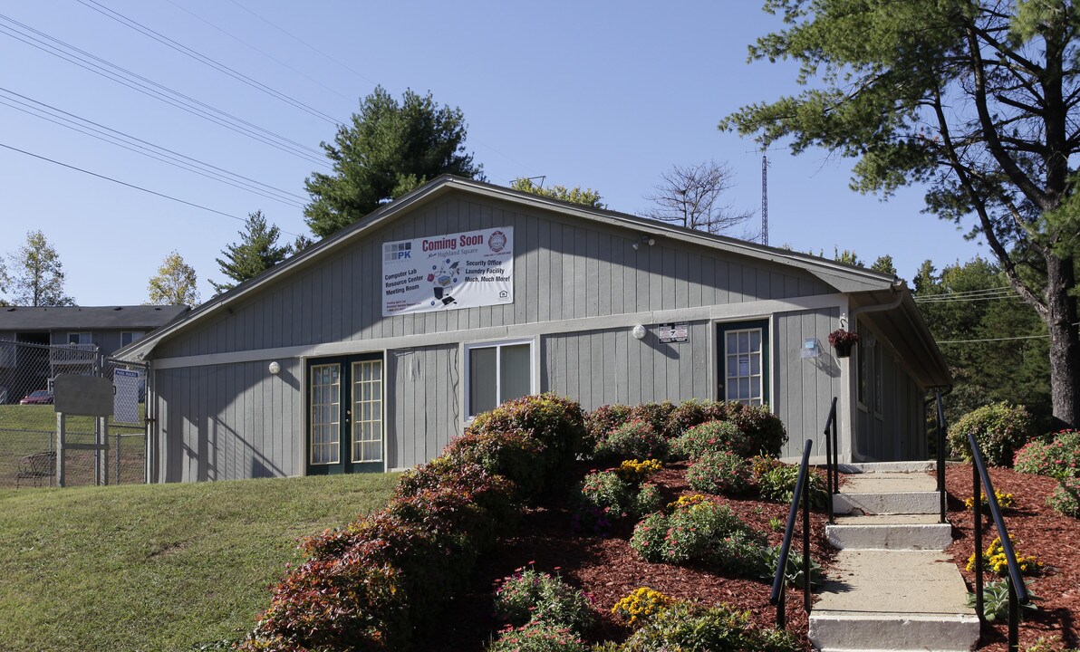 Highland Square in Greenville, SC - Building Photo