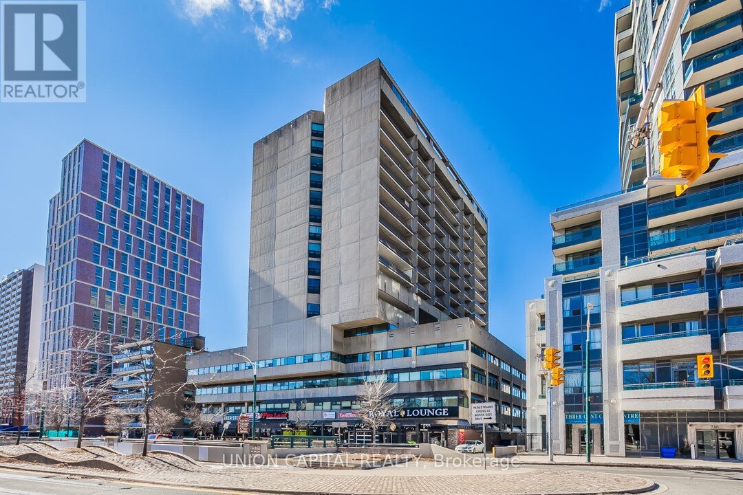 720-720 Spadina Ave. in Toronto, ON - Building Photo