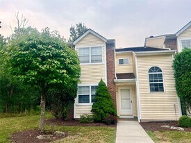 50 Brick Pond Rd in Middletown, NY - Building Photo