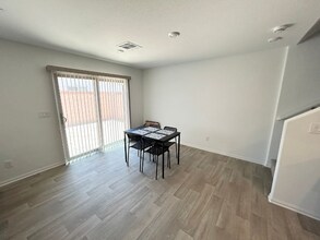 5676 Golden Orch St in Las Vegas, NV - Building Photo - Building Photo
