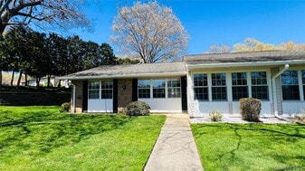 399 Woodbridge Dr in Ridge, NY - Building Photo