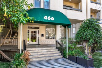 Crescent Court Manor in Oakland, CA - Building Photo - Building Photo