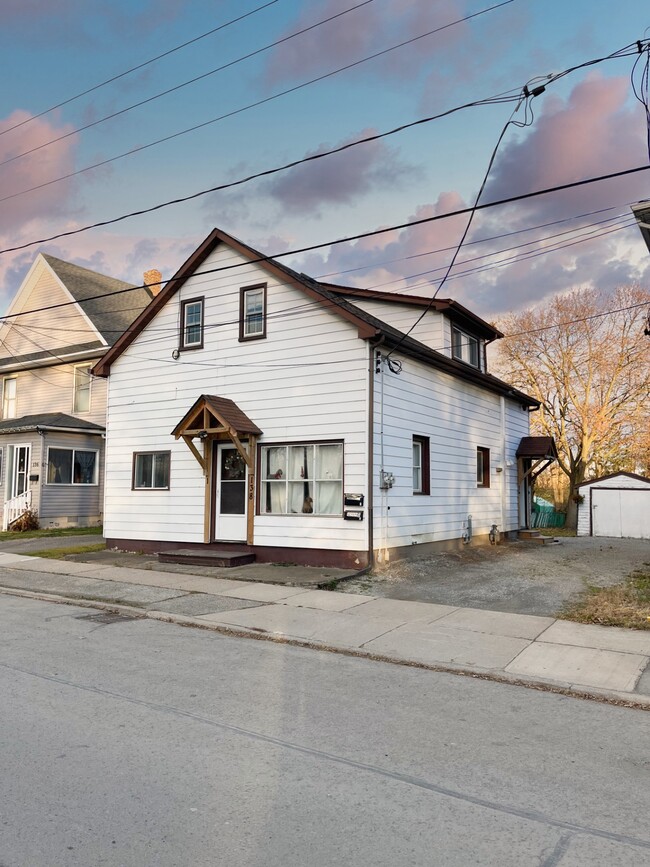 property at 138 Allanburg Rd