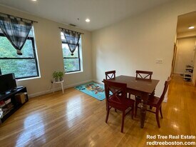 1801 Beacon St in Brookline, MA - Building Photo