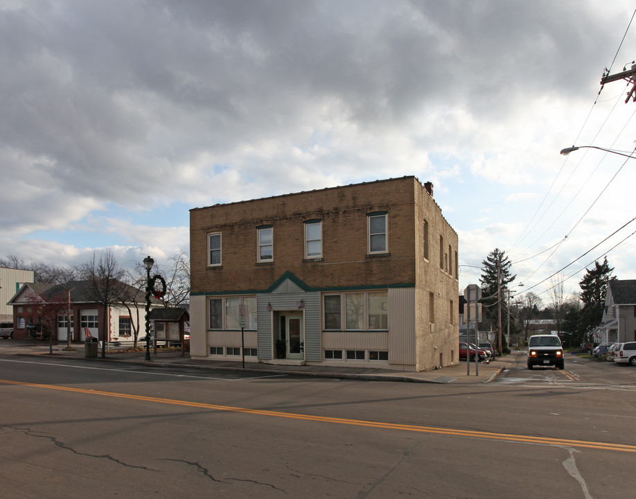 33 Main St in Hilton, NY - Building Photo